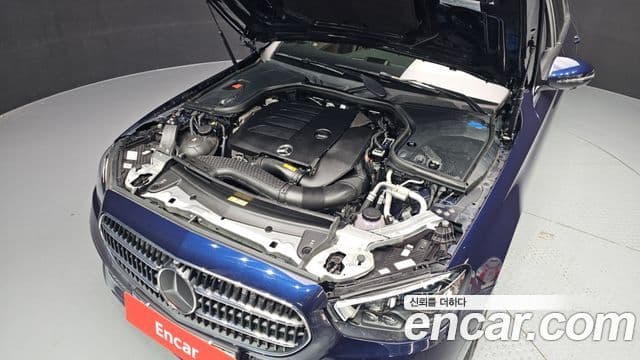 Mercedes-Benz E-Class 2021 — Photo 19/20