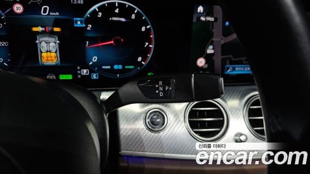 Mercedes-Benz E-Class 2021 — Photo 5/20