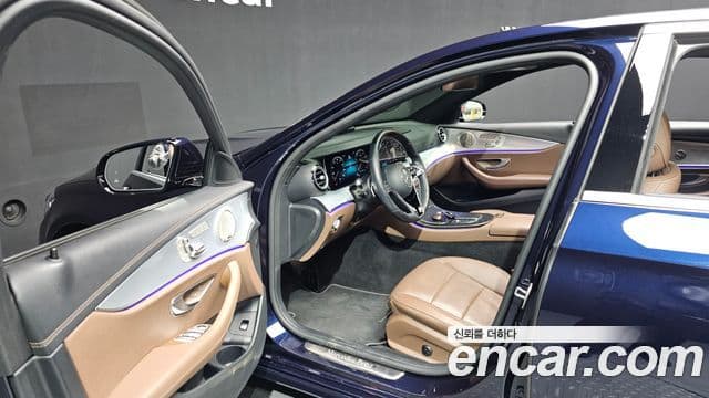 Mercedes-Benz E-Class 2021 — Photo 8/20