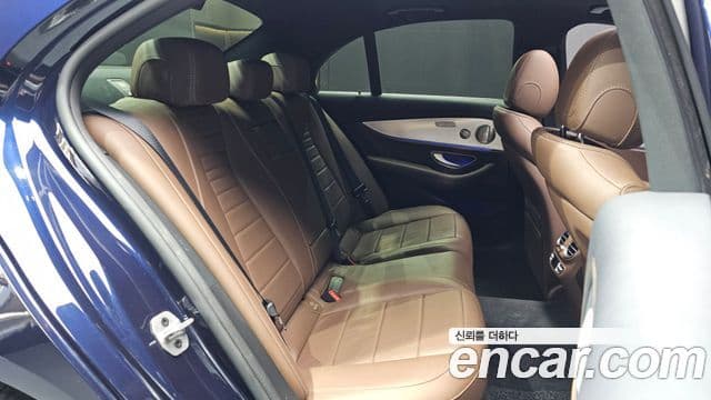 Mercedes-Benz E-Class 2021 — Photo 20/20