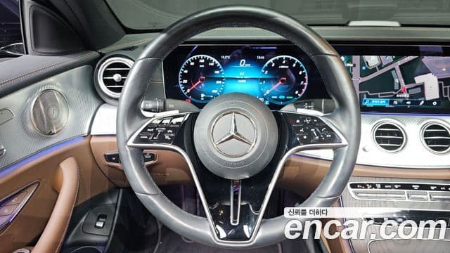 Mercedes-Benz E-Class 2021 — Photo 14/20