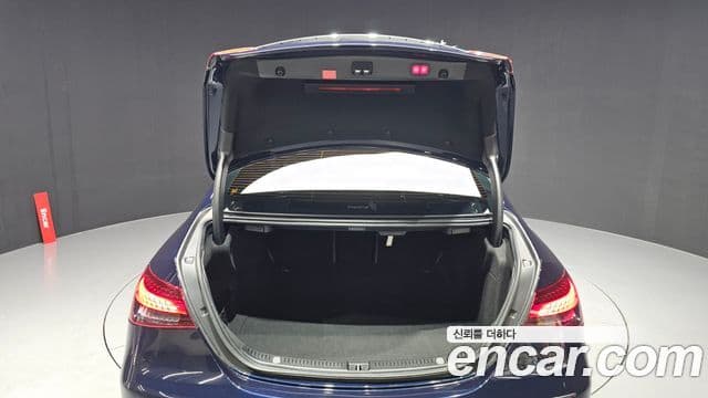 Mercedes-Benz E-Class 2021 — Photo 3/20