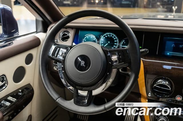 Rolls-Royce Phantom 2018 — фото 6 из 12