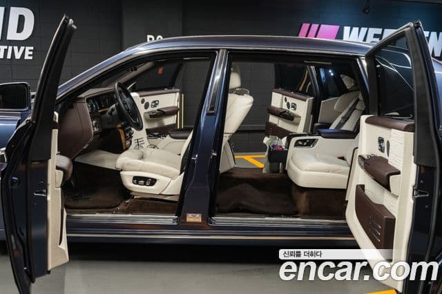Rolls-Royce Phantom 2018 — Şəkil 8/12