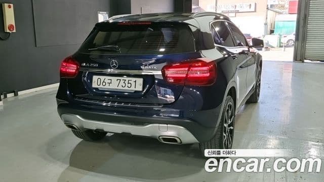 Mercedes-Benz GLA-Class 2018 — Şəkil 2/20