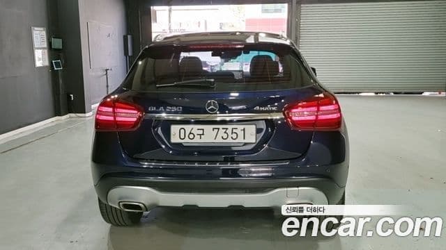 Mercedes-Benz GLA-Class 2018 — Şəkil 7/20