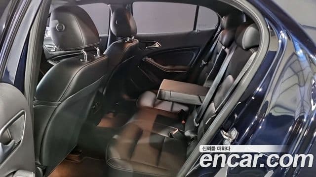 Mercedes-Benz GLA-Class 2018 — Şəkil 13/20