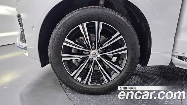 Volvo XC60 2022 — фото 5 из 20