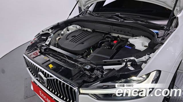 Volvo XC60 2022 — Şəkil 6/20