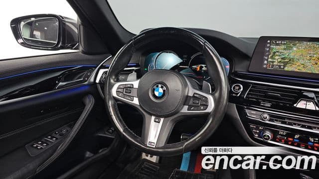 BMW 5 Series 2018 — Şəkil 13/20