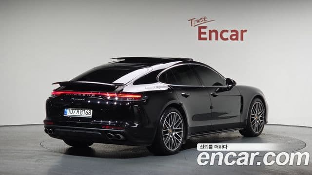 Porsche Panamera 2023 — ფოტო 2/20