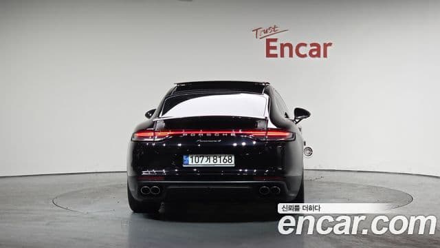 Porsche Panamera 2023 — ფოტო 4/20