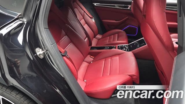 Porsche Panamera 2023 — ფოტო 13/20