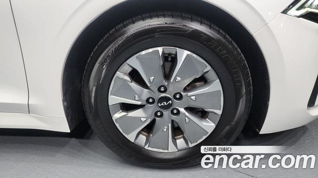 Kia K5 2022 — ფოტო 5/20