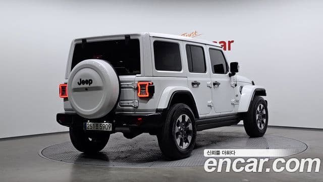 Jeep Wrangler 2023 — ფოტო 2/20