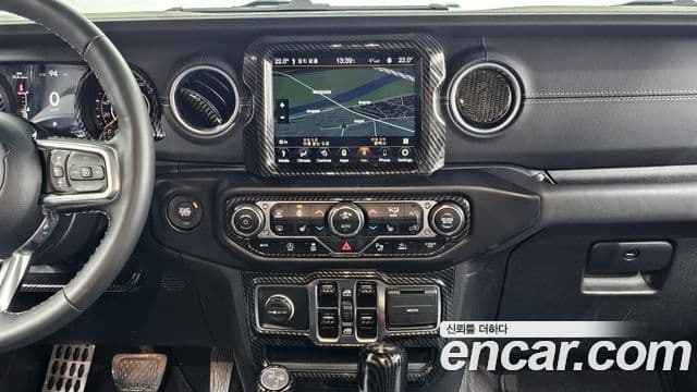 Jeep Wrangler 2023 — ფოტო 14/20