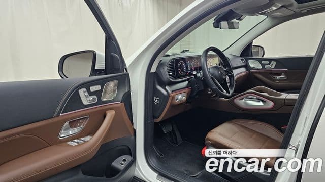 Mercedes-Benz GLE-Class 2025 — Photo 13/20
