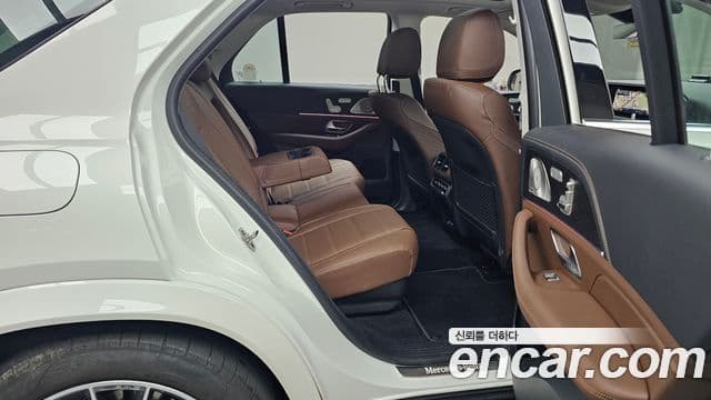 Mercedes-Benz GLE-Class 2025 — Photo 17/20