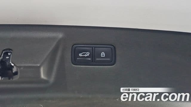 Hyundai Santa Fe 2023 — ფოტო 16/20
