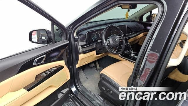 Kia Carnival 2021 — фото 11 из 20
