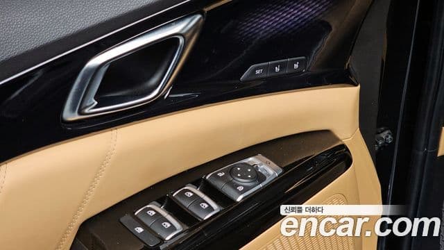 Kia Carnival 2021 — фото 17 из 20