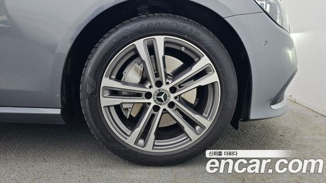 Mercedes-Benz E-Class 2021 — фото 5 из 20
