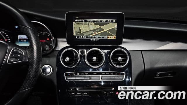 Mercedes-Benz C-Class 2018 — Şəkil 18/20