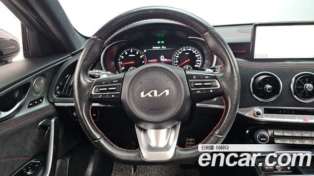 Kia Stinger 2022 — Şəkil 13/20