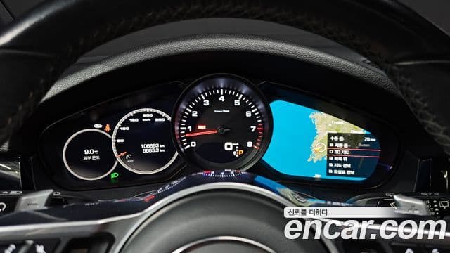 Porsche Cayenne 2019 — ფოტო 8/20