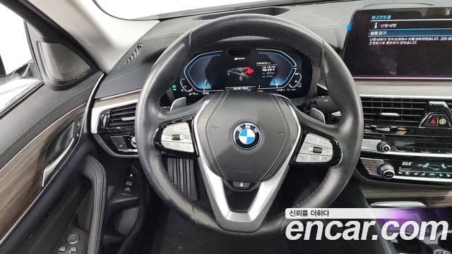 BMW 5 Series 2022 — фото 13 из 20