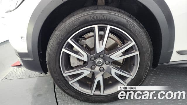 Volvo V90 Cross Country 2018 — ფოტო 5/20