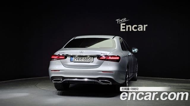 Mercedes-Benz E-Class 2022 — ფოტო 4/20