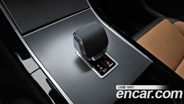 Land Rover Range Rover Velar 2025 — Фото 9/20