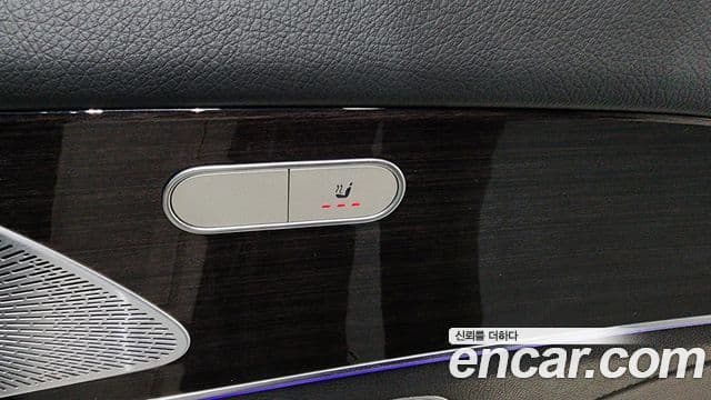 Mercedes-Benz GLE-Class 2021 — ფოტო 18/20