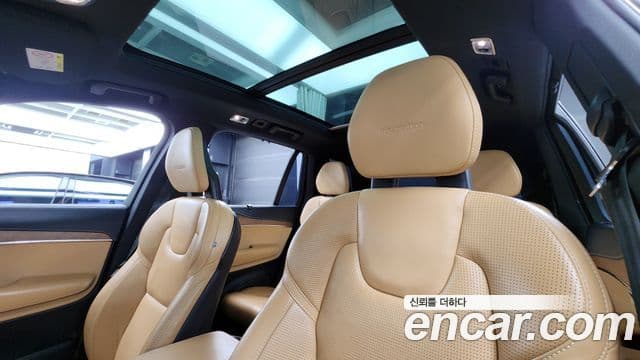 Volvo XC90 2020 — ფოტო 19/20