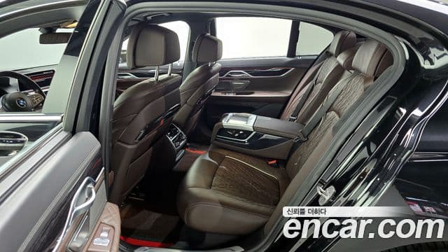 BMW 7 Series 2020 — фото 11 из 20