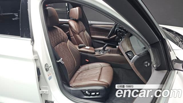 BMW 5 Series 2021 — Photo 17/20