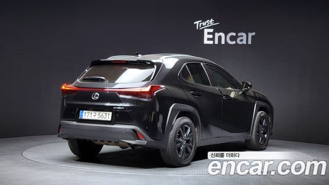 Lexus UX250h 2023 — Şəkil 2/20