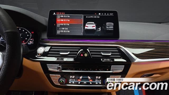BMW 5 Series 2021 — ფოტო 15/20