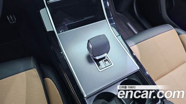 Land Rover Range Rover Velar 2024 — фото 18 из 20
