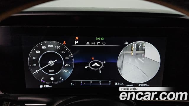 Kia Carnival 2023 — ფოტო 8/20