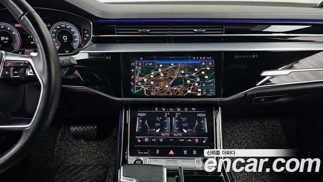 Audi A8 2021 — фото 14 из 20
