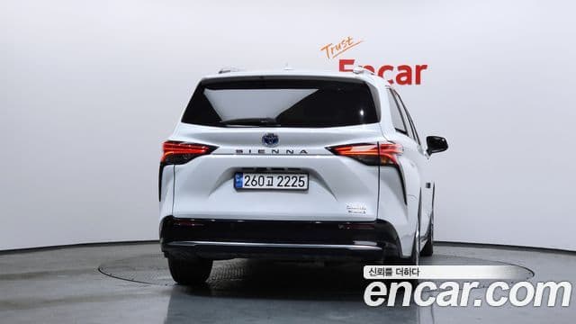 Toyota Sienna 2023 — Şəkil 3/20