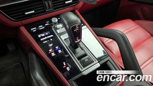 Porsche Cayenne 2022 — Photo 8/20