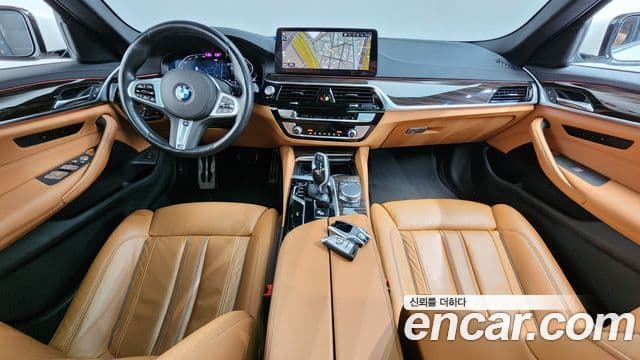 BMW 5 Series 2022 — ფოტო 8/19