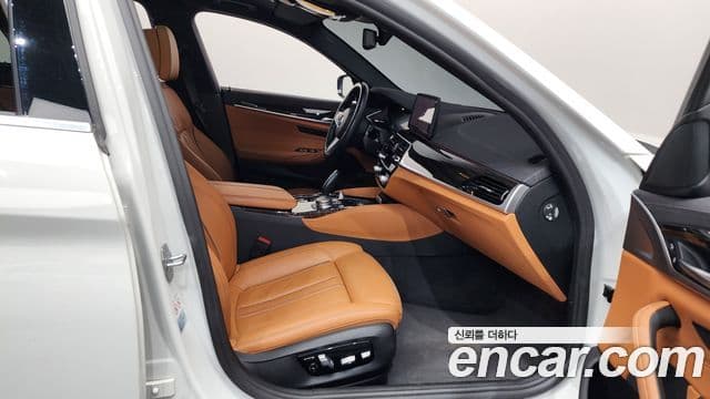 BMW 5 Series 2022 — ფოტო 9/19