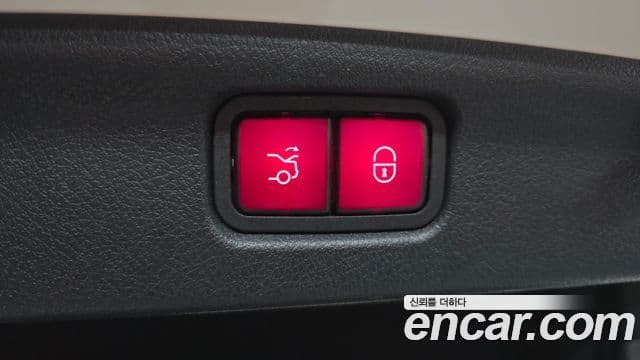 Mercedes-Benz C-Class 2022 — ფოტო 19/20