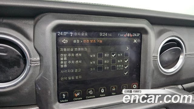 Jeep Wrangler 2022 — Şəkil 16/20