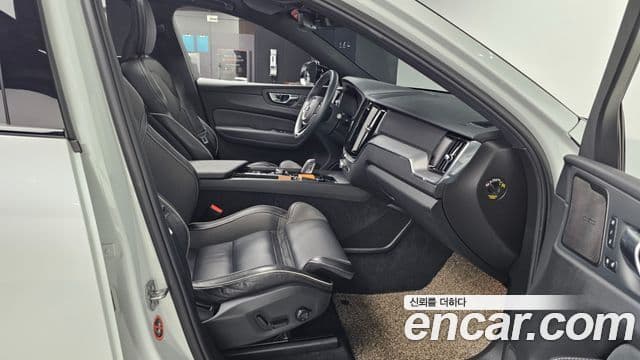 Volvo XC60 2020 — фото 10 из 20