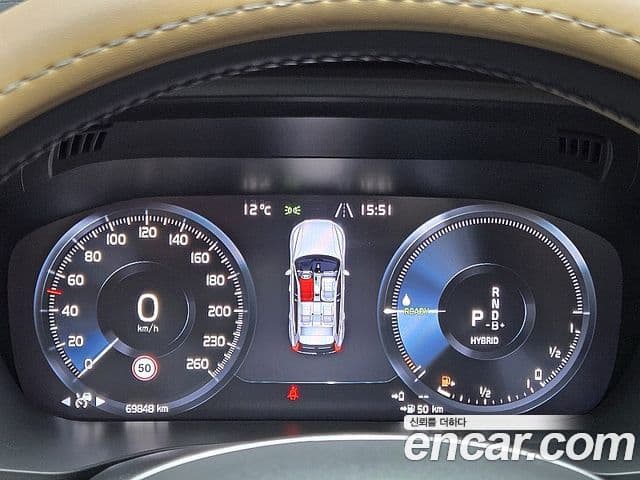 Volvo XC60 2021 — ფოტო 7/20
